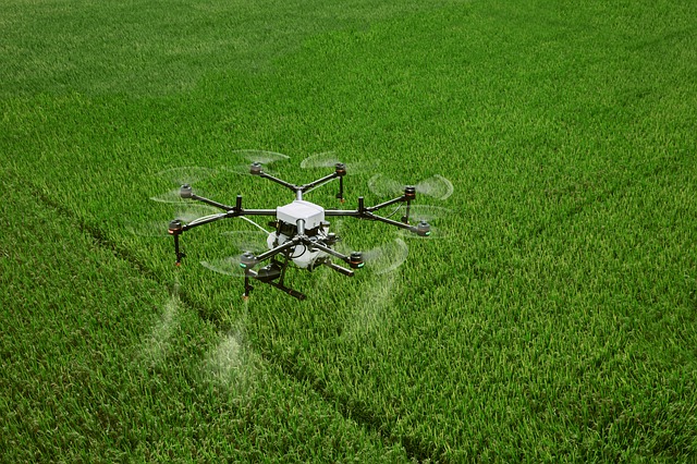 dron pomáhající v zemědělství.jpg