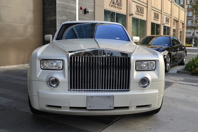 přední maska vozu Rolls Royce.jpg